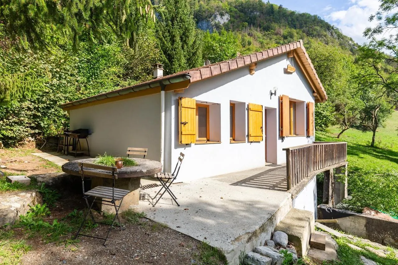 Quiet And Authentic Mountain Chalet Saint-Pierre-en-Faucigny 度假居